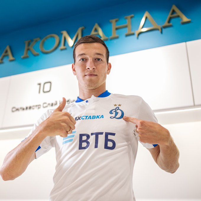 FT_Total's tweet photo. OFICIAL ✍. Denis Makarov es nuevo jugador del Dynamo Moscú. El centrocampista llega procedente del Rubin Kazan. Firma hasta 2026. #FCDM #ROC https://t.co/3UELkMo44t