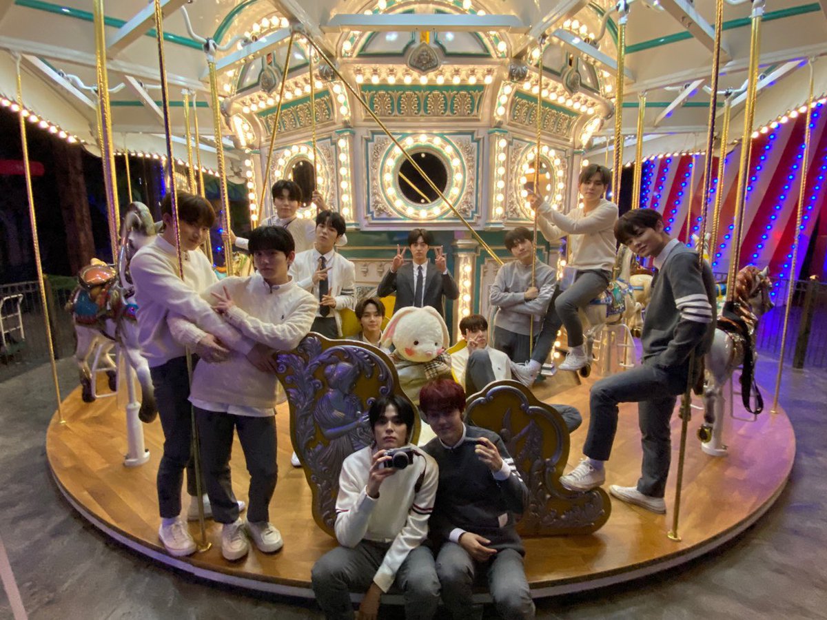dreamjunkyuu's tweet photo. its already been a year, i love u always ! 

ONE YEAR WITH TREASURE
#트레저와_두손꼭잡고_걸어온_일년 
#デビュー１周年おめでTREASURE 
@treasuremembers https://t.co/Cgb3JQKBQQ
