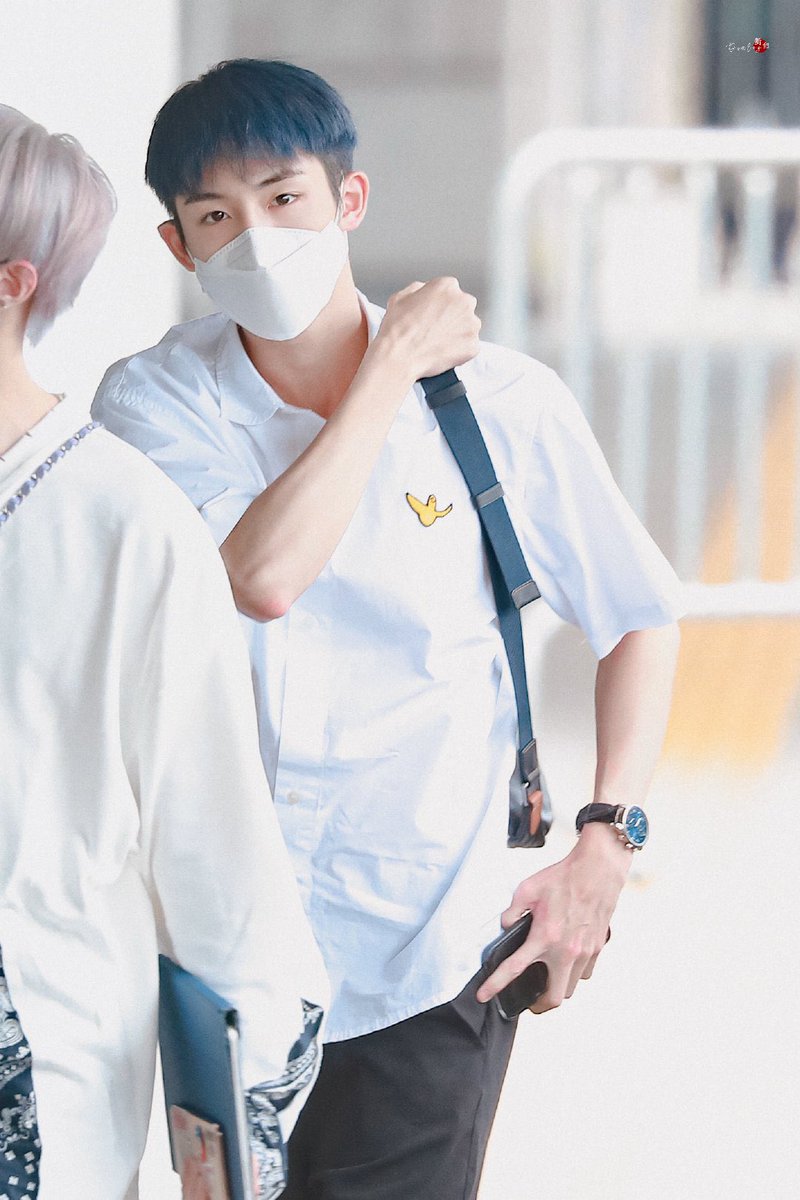 timetowonwin's tweet photo. 200807 뮤직뱅크 출근 
#윈윈 #WINWIN https://t.co/gi0nP9Xq1p