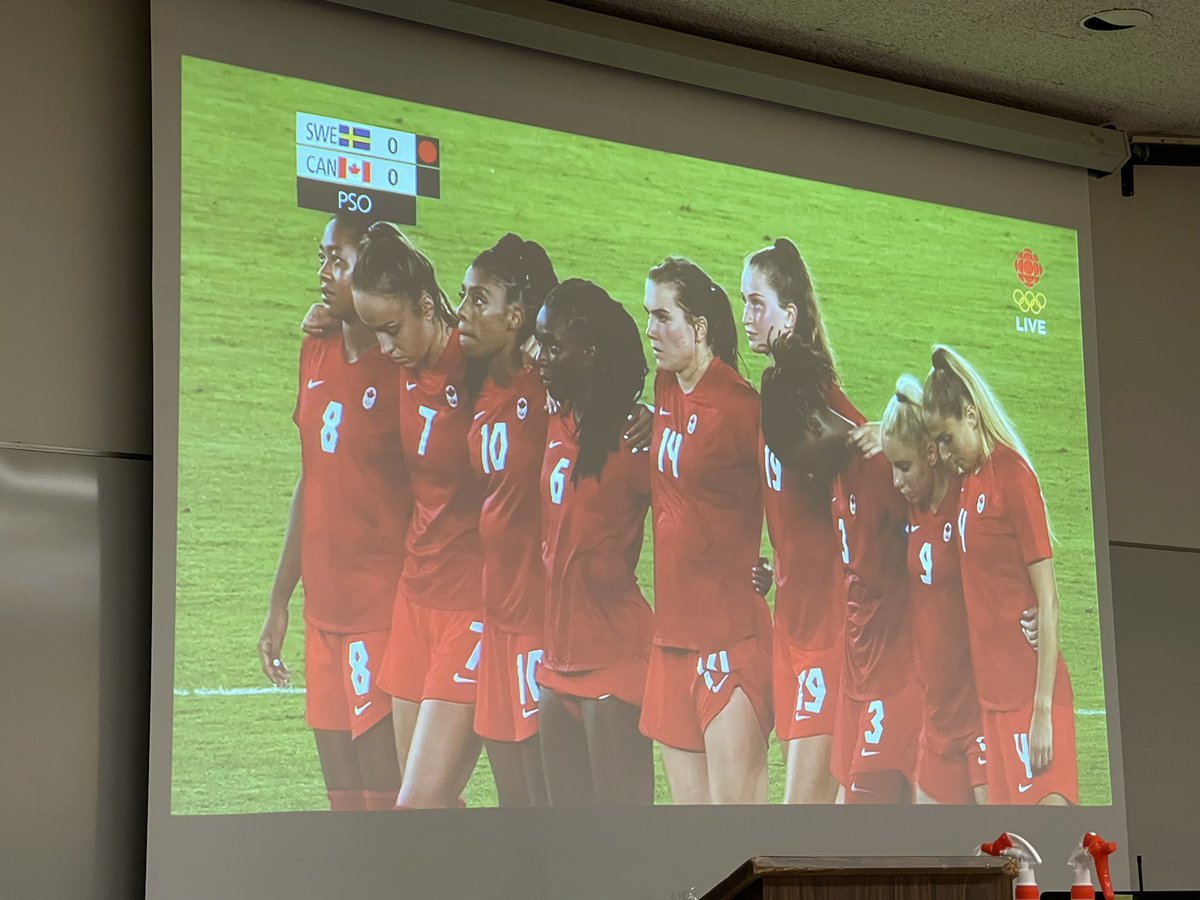 vanemartinezlag's tweet photo. Well done 🇨🇦 and @msdscott We are golden! 🥇 #tokyo2020 #gold #werose #changedthecolour #soproud #CWNT @CanadaSoccerEN 👏👏👏🎉🎊 https://t.co/fsWGwEGlyF