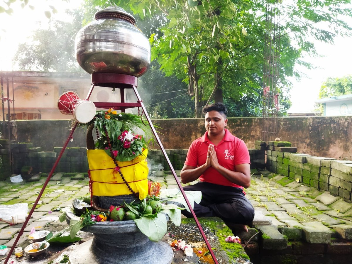 rsrahulsati's tweet photo. 🔱 जब कोई नही था तब भी शिव थे,
जब कोई नही होगा तब भी शिव होंगे।

सत्य शिव हैं, अनंत शिव हैं,
अनादि शिव हैं, ओंकार शिव हैं,
शिव ही ब्रह्म, शिव ही शक्ति,
शिव हूँ मैं भी, शिव हो तुम भी,

शिवरात्रि की हार्दिक शुभकामनाएं। 

#HappyShivratri #shivratri #Mahadev #mahakal https://t.co/044sQdH0ZB
