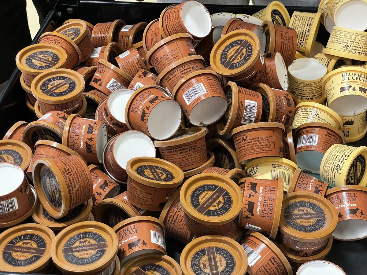 JamesRLowell51's tweet image. We are so thankful to @KGsKids1 for providing each student at JRL51 with a backpack &amp;amp; supplies. Thanks also to @ILoveBlueBell for ice cream! We ❤️ @KGsKids1 ! @IPSSchools @IPSTZ @AleesiaLJohnson @brynn_kardash @DrNHenderson @DrWarrenMorgan @LumbleyPat @jessdave5