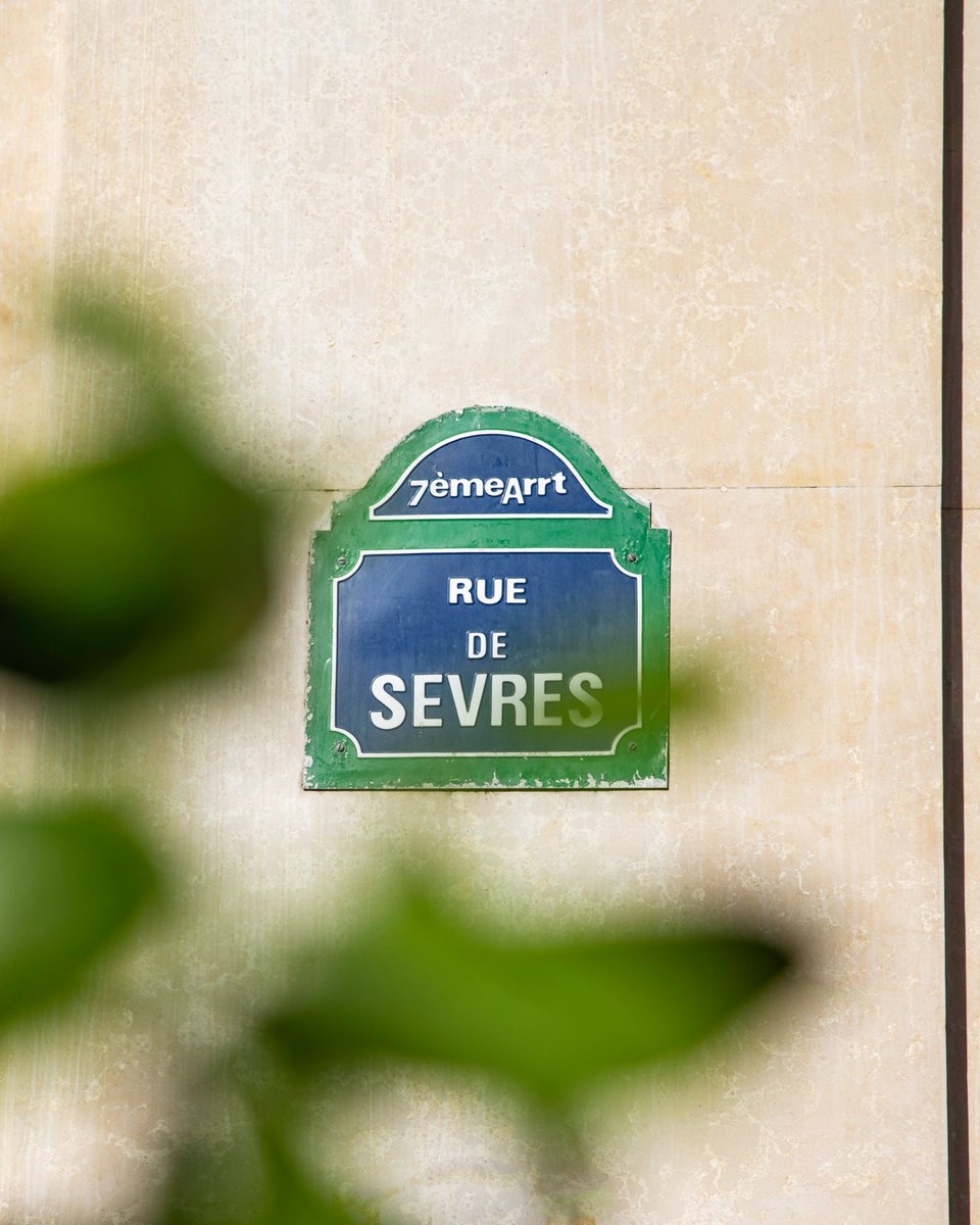 FERMETURE EXCEPTIONNELLE ✨ Ce dimanche 8 août, Le Bon Marché Rive Gauche et La Grande Epicerie Rive Gauche seront exceptionnellement fermés. La Grande Epicerie Rive Droite sera ouverte de 9h à 12h45.