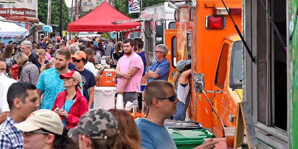 chattfoodguide's tweet photo. On Labor Day weekend, the 8th annual Chattanooga Street Food Festival brings the largest gathering of food trucks in Chattanooga to the Chattanooga Market @chattamarket  Admission to the festival is free! #chattfood #chaeats #nooga https://t.co/zn5FuYsL5w
