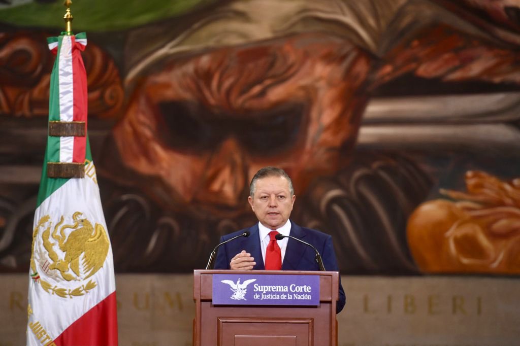 No estoy aquí por cargos, por puestos o privilegios. Estoy por principios y convicciones, así lo he demostrado en toda mi carrera en este Tribunal Constitucional. Ahí están mis votos, mis sentencias siempre del lado de la Constitución y de los #DDHH: Min  Pdte. <a href="/ArturoZaldivarL/">Arturo Zaldívar</a>