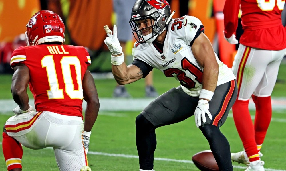 #Gophers legends on the biggest stage of sports be like… ✌🏿