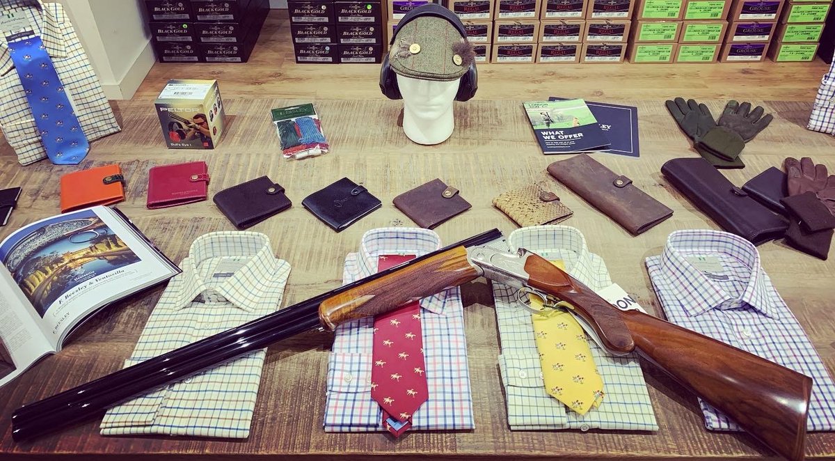 LondonGunServ's tweet photo. A sparklingly new Caesar Guerini Tempio! This Italian 12 gauge over &amp; under is the perfect balance between heavy light, assuring a natural swing for both game and clays. With a strong Turkish walnut stock and engravings finished by hand, this elegan gun has much to boast about! https://t.co/gFp8e7xfkM
