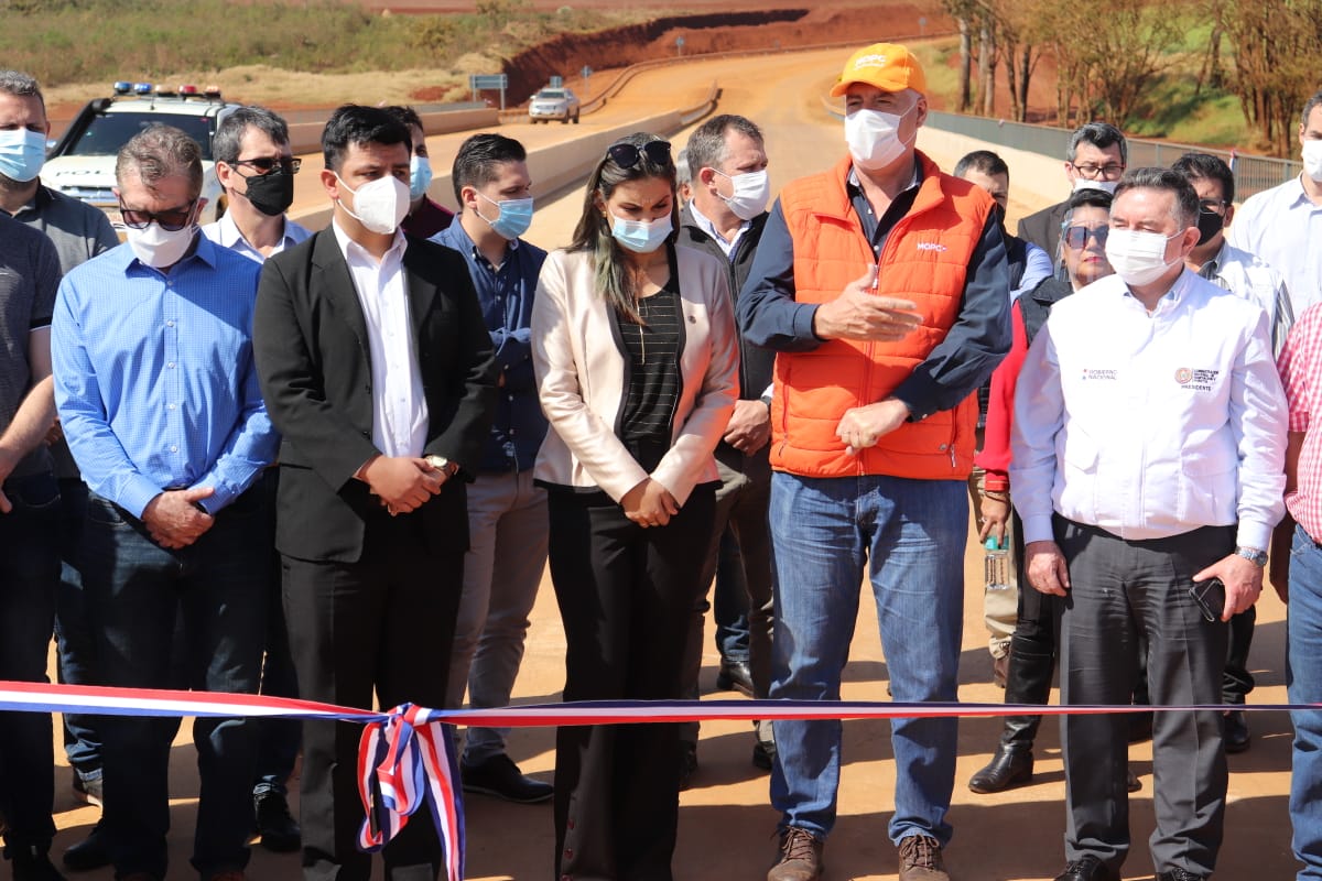 mopcparaguay's tweet photo. 🌁 Hoy habilitamos el puente de hormigón armado de 120 metros construido sobre el río Monday, en #AltoParaná, que beneficia directamente a más de 100.000 habitantes de Minga Guazú y Los Cedrales, reduciendo la distancia entre ambos municipios.

Más 👉🏼 https://t.co/w1TA4ZZOCD https://t.co/b0PaJPLLTA