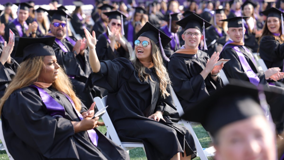 TarletonState's tweet photo. Congratulations to our newest #TarletonState graduates! 🎓🎉 https://t.co/CUrHvl1JQN