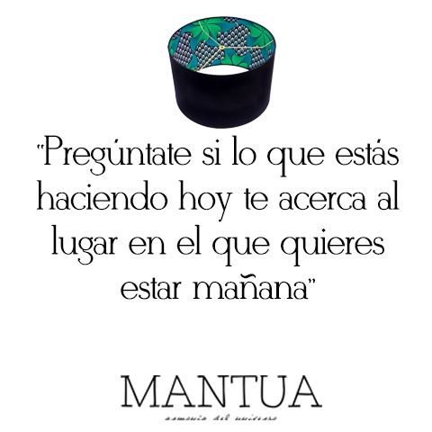 MantuaDesign's tweet photo. "Inspirarse con los diseños que tenemos en pantallas y cojines te hará crear eso que siempre has soñado" #Mantua https://t.co/QZiwnwqJSk https://t.co/W4tz13dDYC