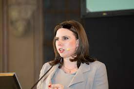 ReigniteRte's tweet photo. Counting down to Reignite 2.2, live tomorrow morning at 10 on @RTERadio1 and available to listen-back from 11am on https://t.co/eWzXcy3srm. And we're delighted that we'll be joined by the Positive Economist, @SusanHayes_, who's also co-founder of @SavvyTeens #ReigniteRTE https://t.co/NNWShNY23Z