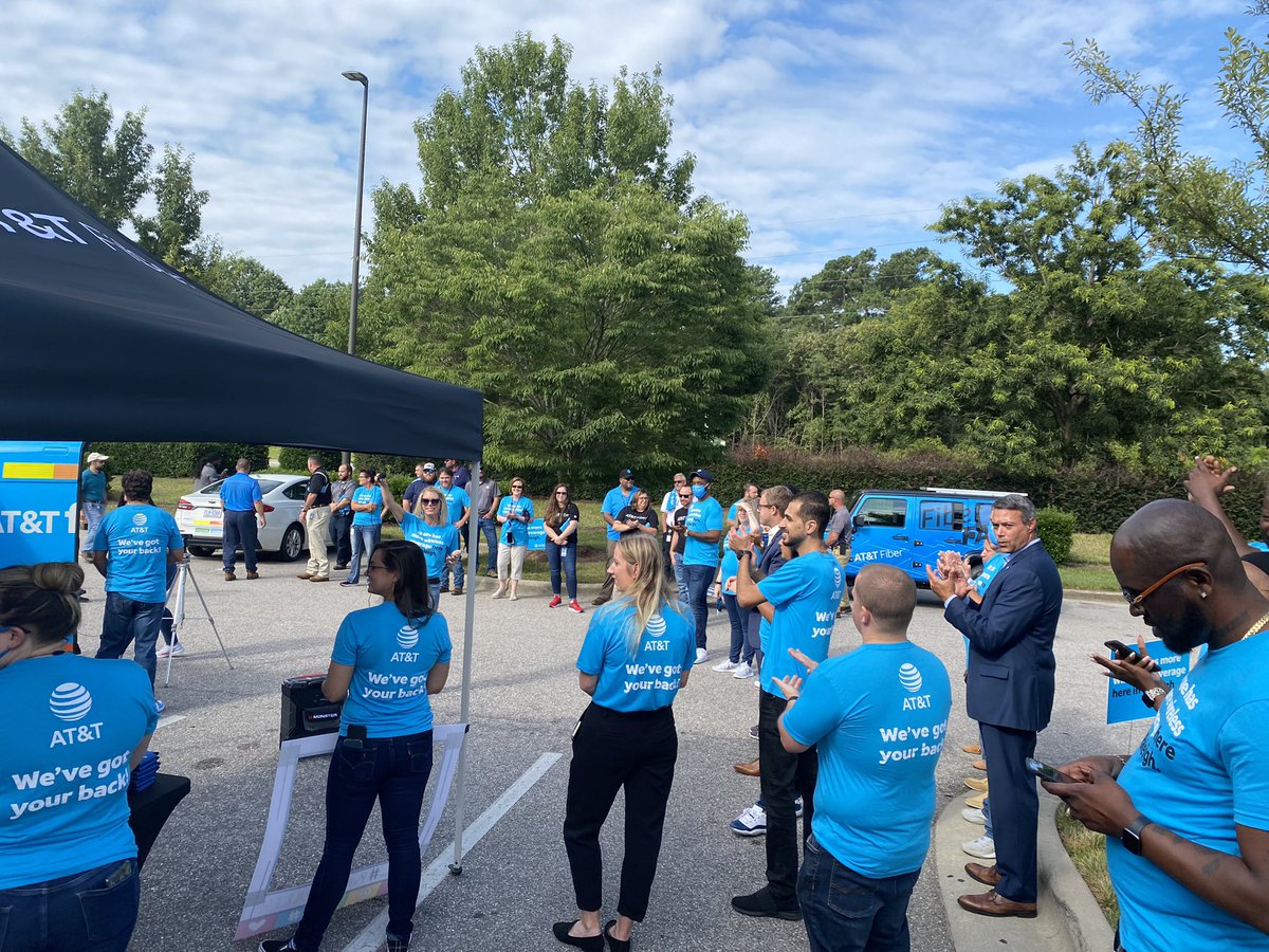 UrFavGreenleaf's tweet photo. What a great time in Raleigh! Led by our fearless leaders @404girl and @jerryfornwalt! We are ready to #RallyAroundRaleigh!  One big #Family @Rally4Raleigh @MASUnitedTeam @ConnectwithCV https://t.co/4PFY3DHOUI
