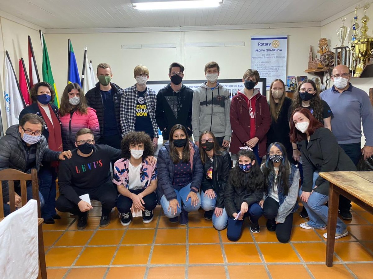 interactrds's tweet image. nessa segunda, realizamos o Dia do Convidado! ⚙️
foi feito um esquema de rodízio de convidados, em que eles revezavam entre avenidas que falavam sobre Interact, Rotaract, Casa da Amizade e Rotary!

venha participar do DQAgosto! 
🎟 Próxima parada: Workshop de Projetos! (09/08)