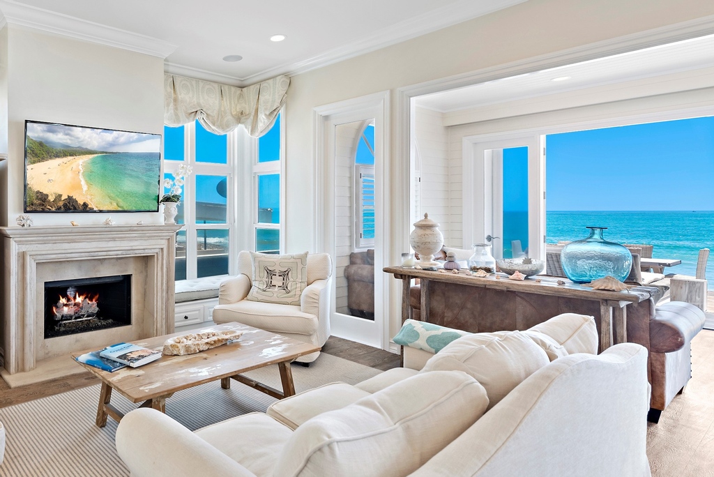 EchelbergerGrp's tweet photo. What 3 words would you use to describe the vibe you get looking at 35527 Beach Road? ✨ 

Echelberger Group | DRE #01176379
Pacific Sotheby's International Realty

#customhome #oceanfronthome #beachhome #danapoint #capistranobeach #luxuryhomes #patiogoals #homegoals https://t.co/FjzHyppbvr