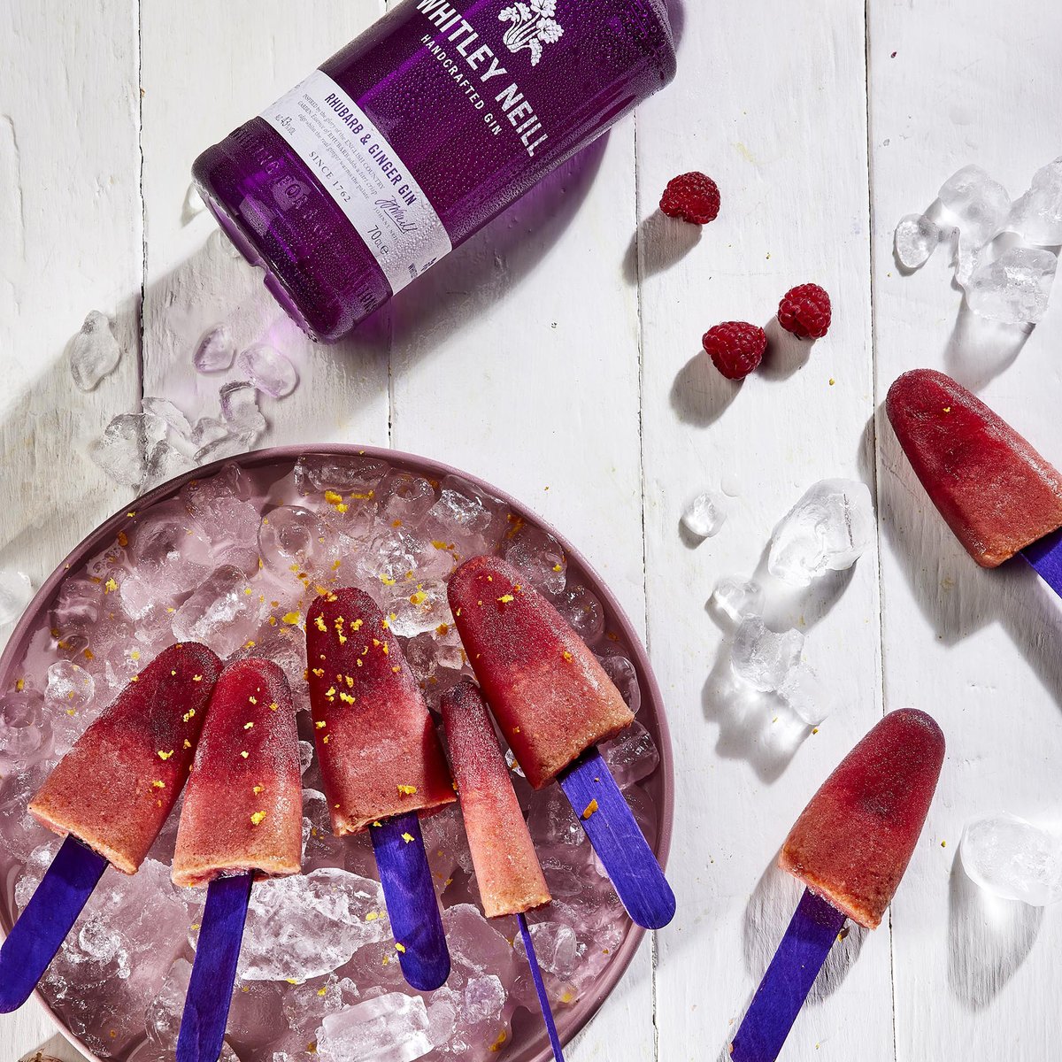 Did someone say GIN ICE LOLLIES?! 😍 Impress your family and friends with these amazing summery @WhitleyNeill Rhubarb & Ginger Gin Ice Pops – the perfect summer treat! 🍧 ​#GinIceLolly #RhubarbandGingerGin Check out the recipe here – bit.ly/35O5SF3 🔗