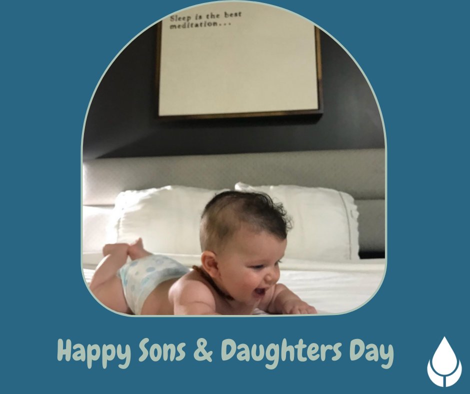 Happy #NationalSonsAndDaughtersDay! To all the sons and daughters of our guests and friends, may you have a great day! 🧒👧 Cute baby pic by: Heather Martinez #IChangeTheWorld #HotelLife