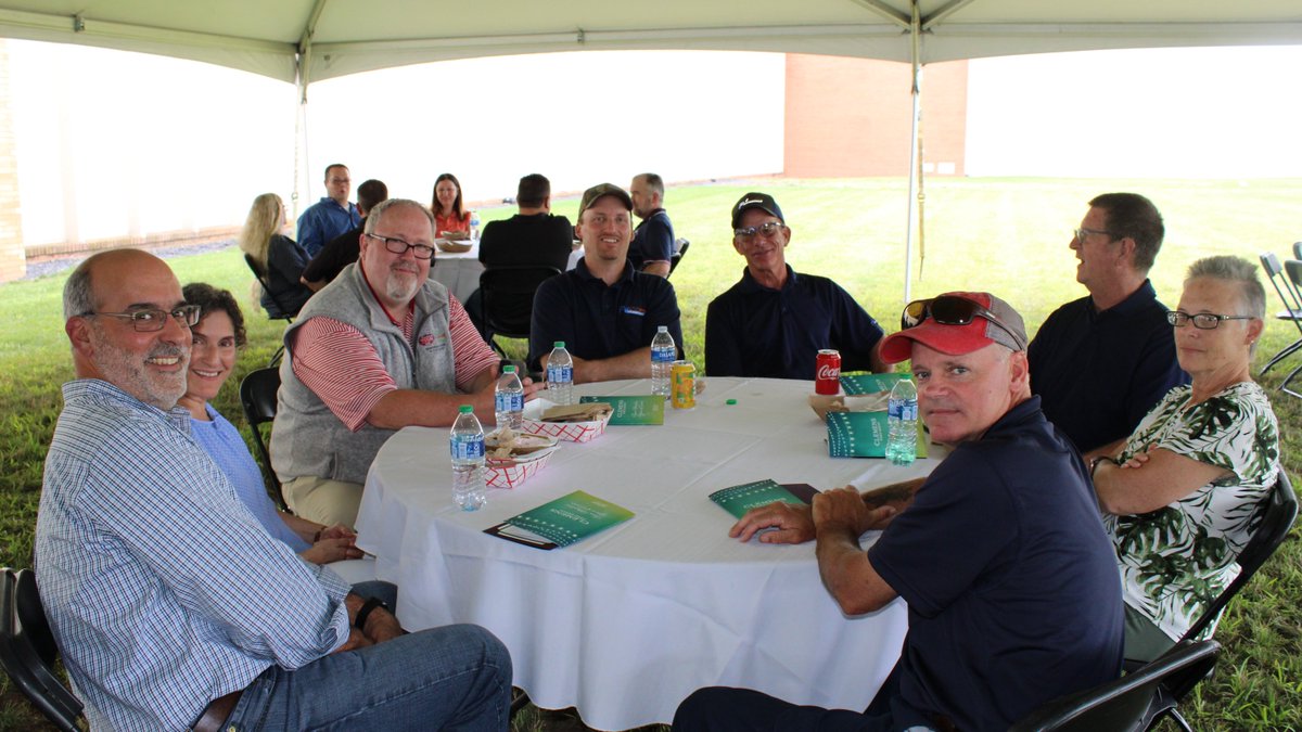 JoinClemens's tweet photo. We recently honored more than 100 CFG Team Members for their milestone anniversaries from 15 to 45 years of service

We are grateful for all of our Team Members that have shown leadership and dedication to our company and our work family. 

Here's to many more years of success! https://t.co/YPtrbmaYUG