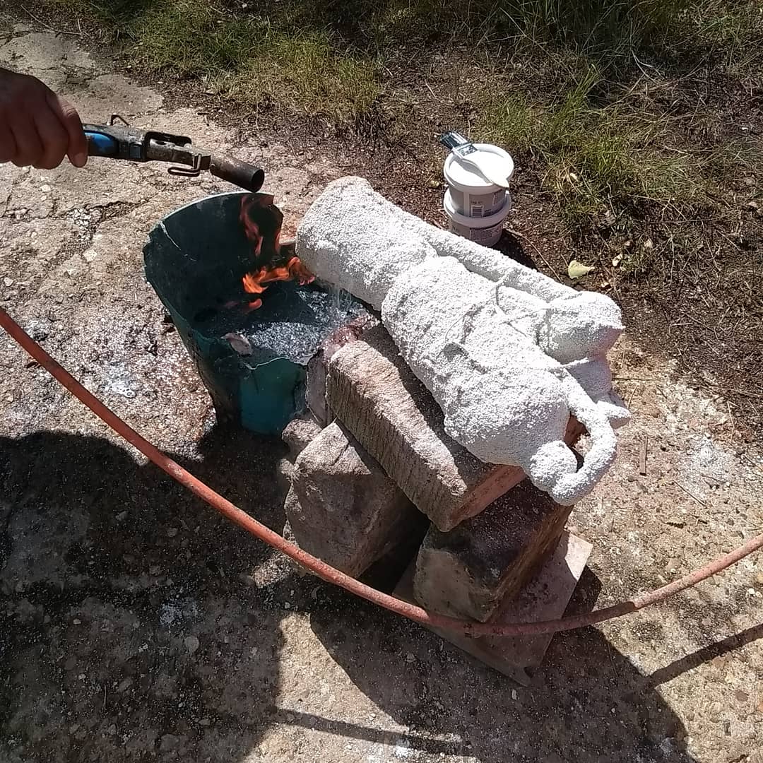 SW_Museum's tweet photo. Great fun seeing #workinprogress for upcoming #exhibition opening 18 Sep. Original bronzes by Kabir Hussain and museum objects ask what physical traces will remain of our society in thousands of years.
'Fossilisation: a slice of the Anthropocene' 18 Sep - 20 Mar
#wip #collab https://t.co/Mf4zWjsYtP