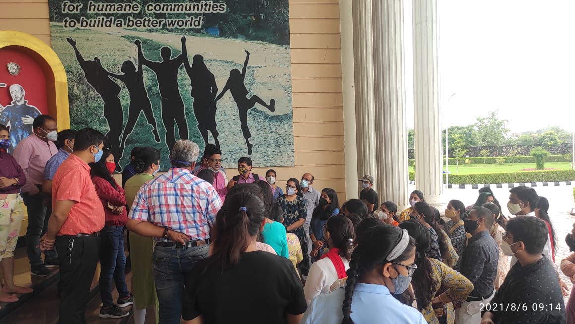 Jaipur - <a href="/cbseindia29/">CBSE HQ</a> बोर्ड परिणाम में मार्क्स कम आने पर सेंट जेवियर्स स्कूल नेवटा में #Parents &amp; #Students का विरोध प्रदर्शन
- अभिभावकों ने कहा 12 वीं की परीक्षा के परिणाम में बच्चों के साथ #CBSE बोर्ड के नियमों से हो रहा है भेदभाव और बच्चों के भविष्य के साथ खिलवाड़
<a href="/dpradhanbjp/">Dharmendra Pradhan</a>