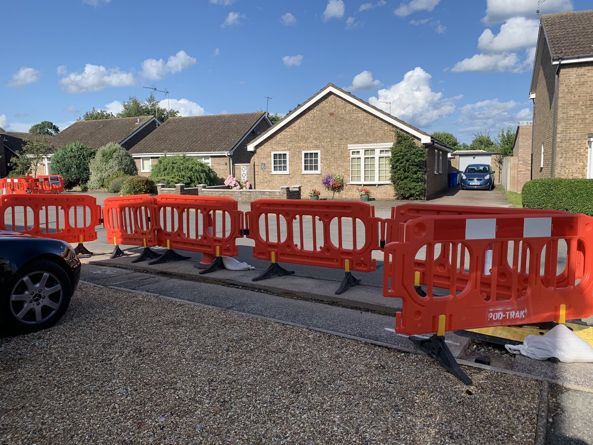 bab1789's tweet photo. Well done @CityFibre for leaving us with the inability to not use our front garden for the purpose we wanted it for! Not a sole seen in two days! #donotstartwhatyoucantfinish #cityfibre #useless https://t.co/hxtKtsYKg3