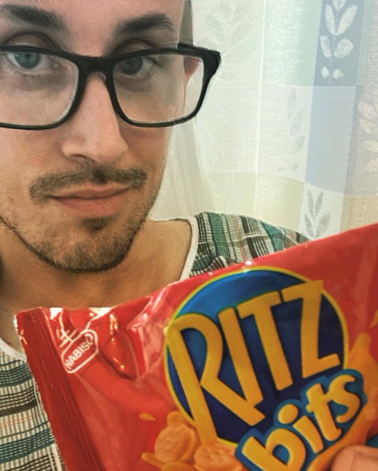 3 pic. Had my procedure today.  Come for the surgery, stay for the Ritz Bits! https://t.co/6sLUNy4XN