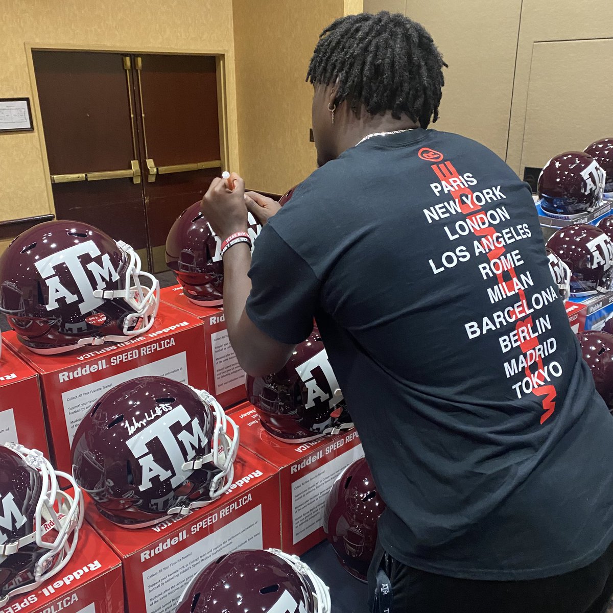 Proud to announce we’ve signed an NIL exclusive memorabilia deal with the top tight end in college football <a href="/jalenwydermyer/">Jalenwydermyer</a>! We already completed our first signing and product will be available at our game day auctions inside Kyle Field #GigEm #NIL