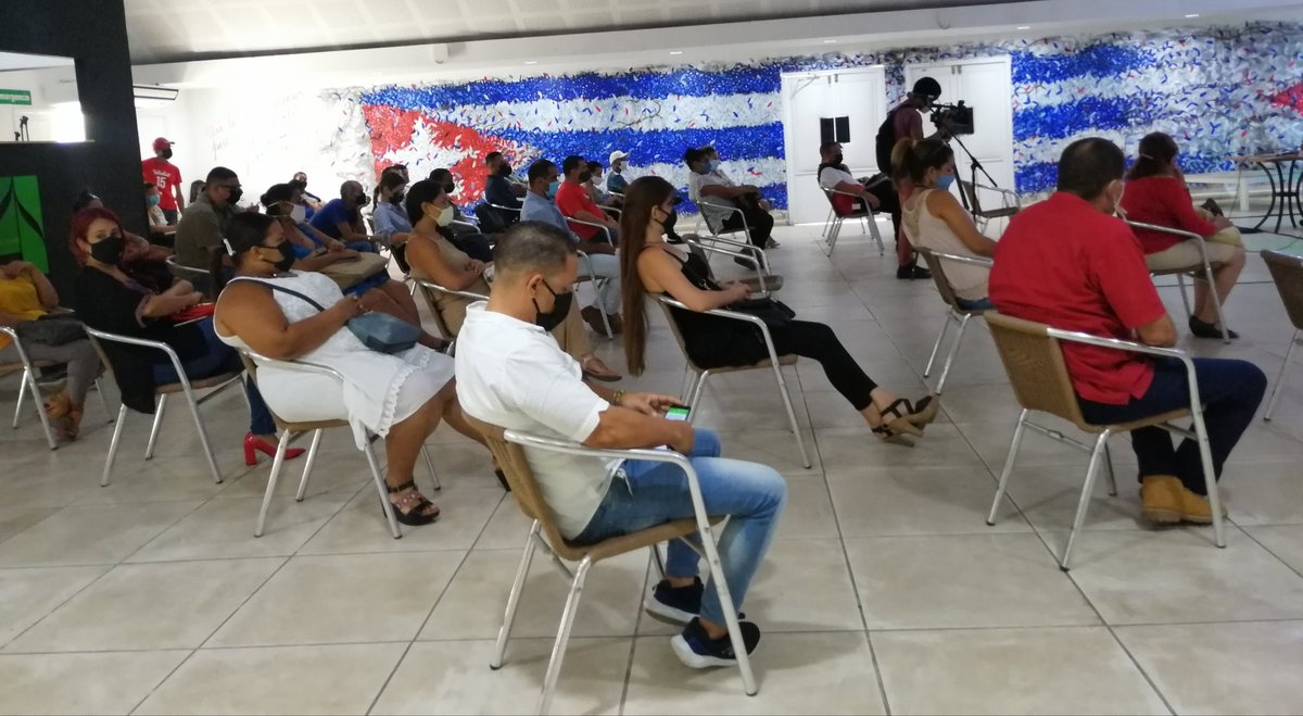 Conversatorio con jóvenes de #Artex #Cuba #PonleCorazon #VictoriaPopular #CDRCuba #SomosDelBarrio