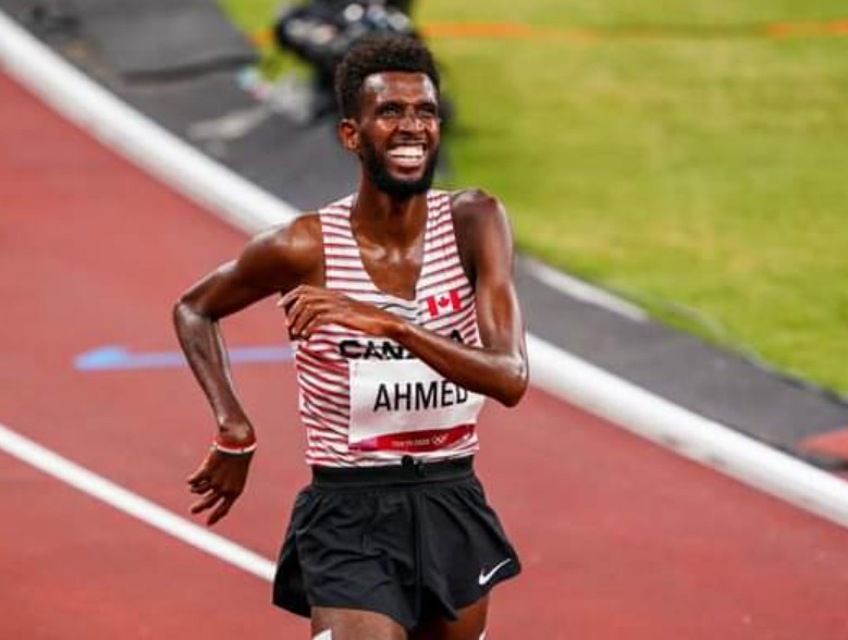 Fowsio_Ibrahim's tweet photo. #Congraturation to #somalilander @Moh_Speed
Coming 2nd in the 5000m final in the #Tokyo2021 Olympic Games.
Despite representing #Canada he is A proud Somalilander wearing a painted a bracelet of the #Somaliland flag in his hand.
💚🤍❤️
#Tokyo2020 https://t.co/bLHskquBUW