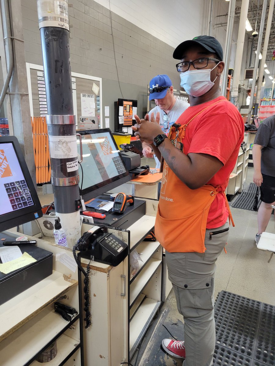 #oneteam getting it done!  Prea from MET and Carson from the service desk stepping in and making it happen on the front end!  <a href="/robert_miller25/">@2505 Dundalk</a>  <a href="/Meghan_HDMET/">Meghan Rohrbaugh</a>