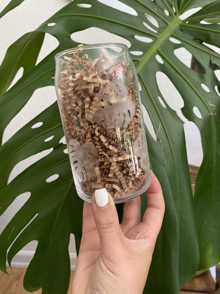tesseffects's tweet photo. I launched a little plant collection on my Etsy shop this morning!
A crewneck, a tshirt, &amp; an etched Monstera cup! 🌿

https://t.co/JM6lKvilTE https://t.co/IJWfa1KVlJ