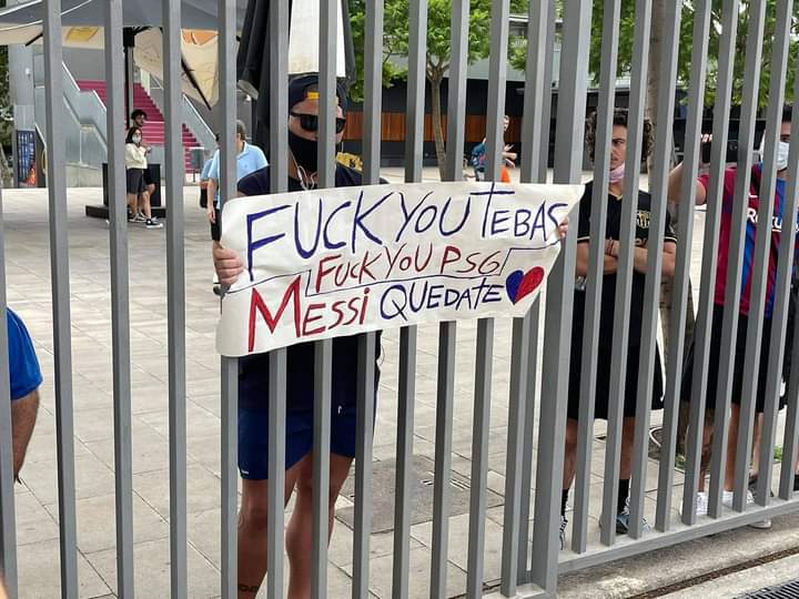 تباً لكل شئ يحرمنا من ميسي 🖤