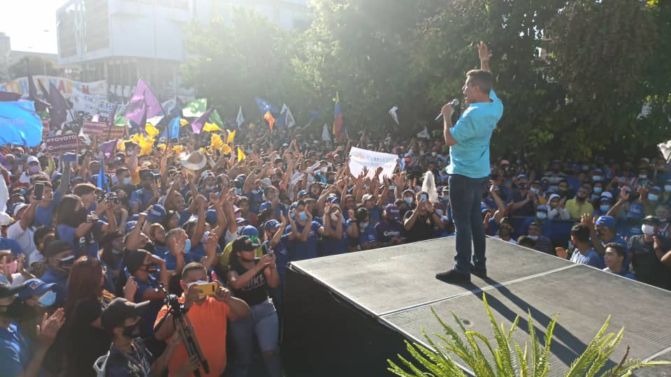 luisromeroc's tweet photo. Barquisimeto ruge, @HenriFalconLara próximo gobernador del Estado Lara. #AvancemosAlFuturo Jamás nos rendiremos! @AProgresistaVE https://t.co/IGhAyAXfd6