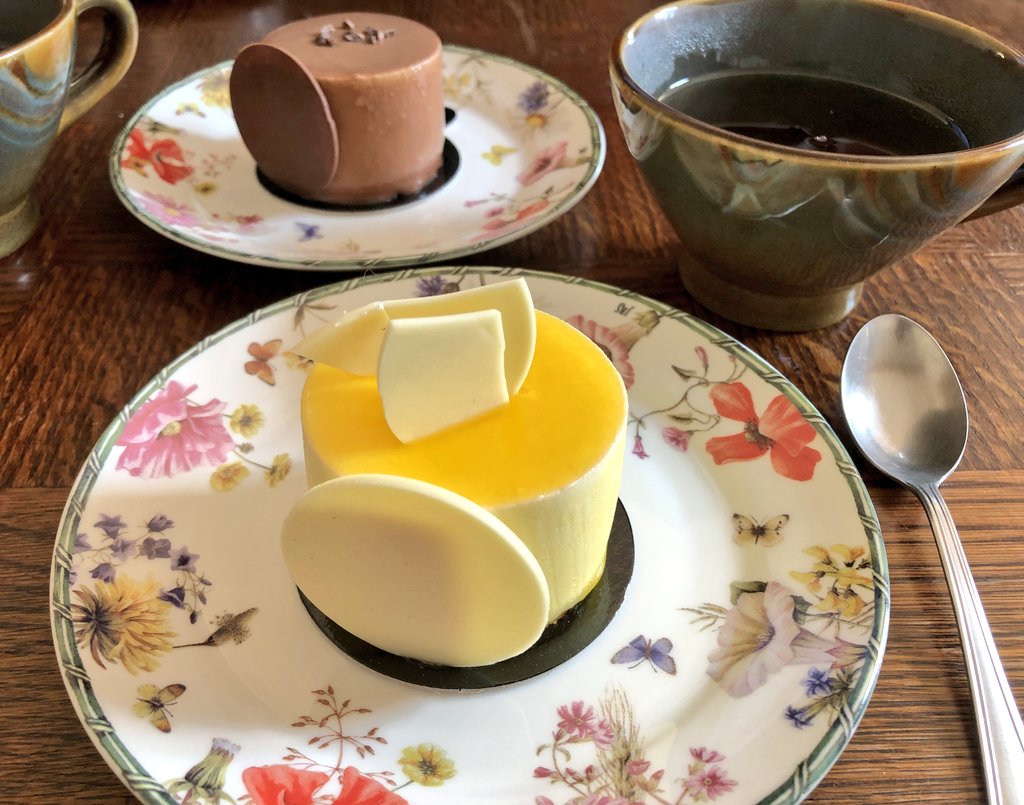 thechocolatines's tweet photo. 久しぶりのケーキ、最高🍰！ 
相方は今日はライブ出張です。いいなぁー    #パティスリ #mauduit #フランス https://t.co/b2pBicQDdT