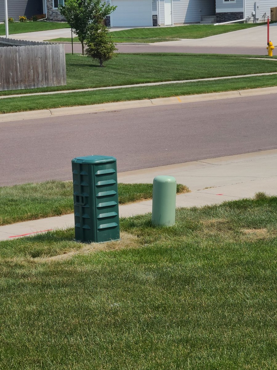 andrewlsimmons's tweet photo. @paultenhaken @vastbroadband Any hope of getting a smaller footprint for the pedestal? The right is another provider's pedestal, left is Vast. https://t.co/mBjfvyzVDm