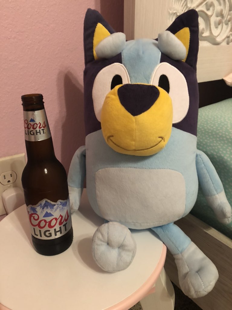 _jessmartin3's tweet photo. @BarstoolBigCat @PFTCommenter Mountains are Bluey! @CoorsLight https://t.co/vwusphpyDR