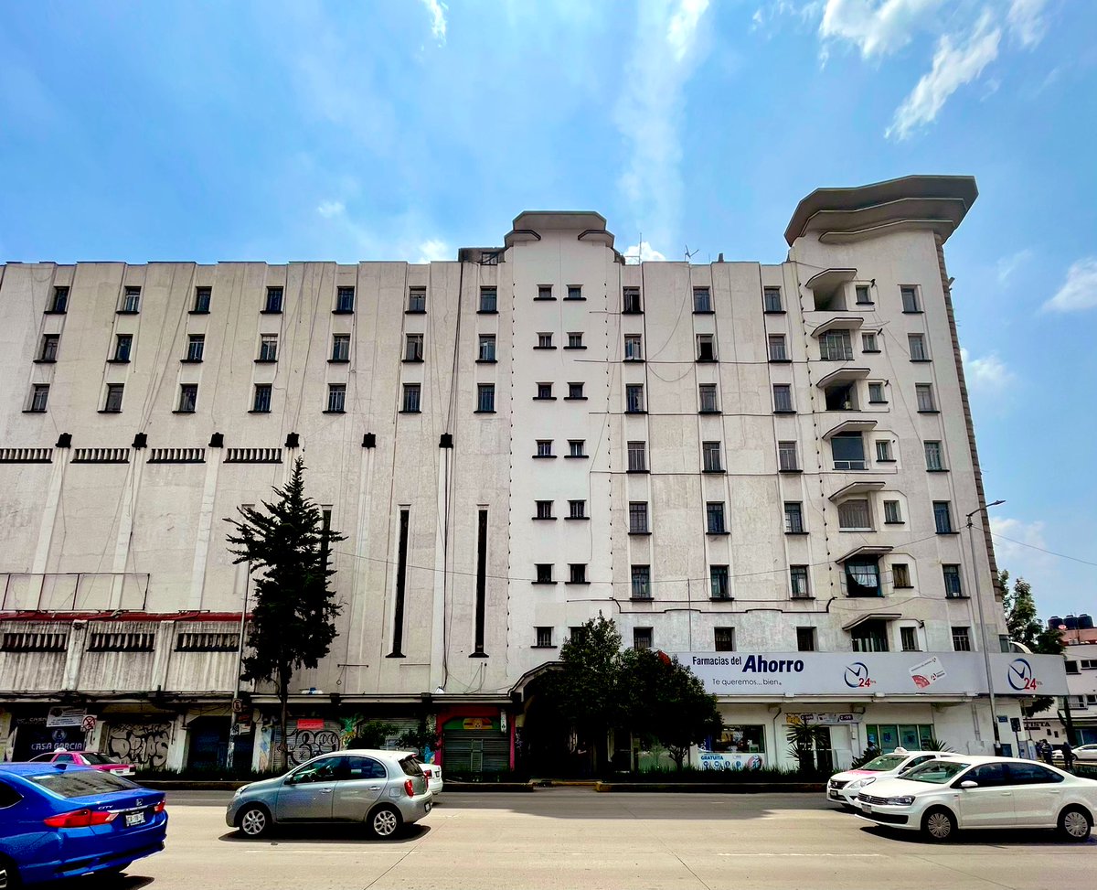 🏢 Edificio Ermita 
Tacubaya, #CDMX
Arq. Juan Segura 
(1927 - 1934)

Uno de los edificios más vanguardistas en su época, con una propuesta de vivienda única en su tipo en un predio de uso mixto (depas, comercios y cine).