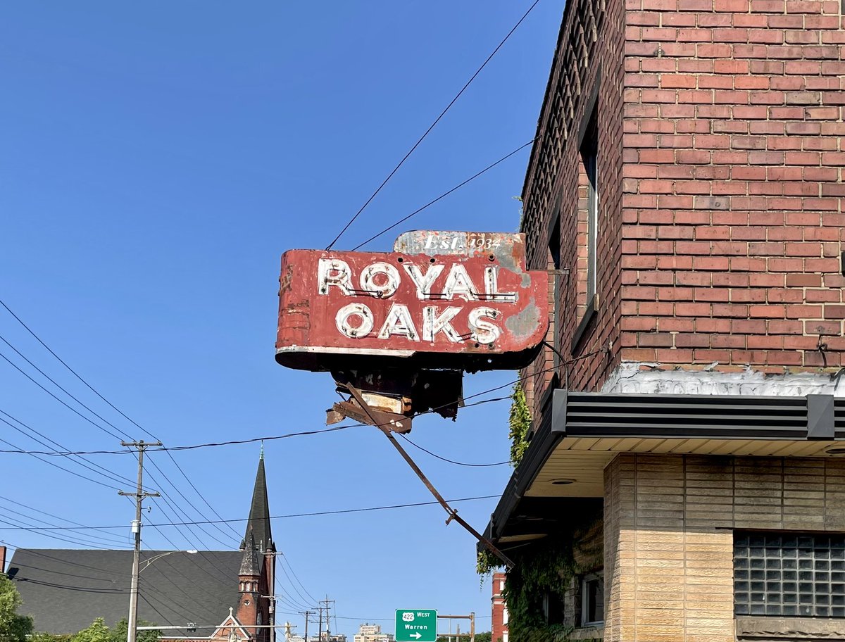 Midwest Modern on Twitter "RT JoshLipnik Royal Oaks Bar & Grill