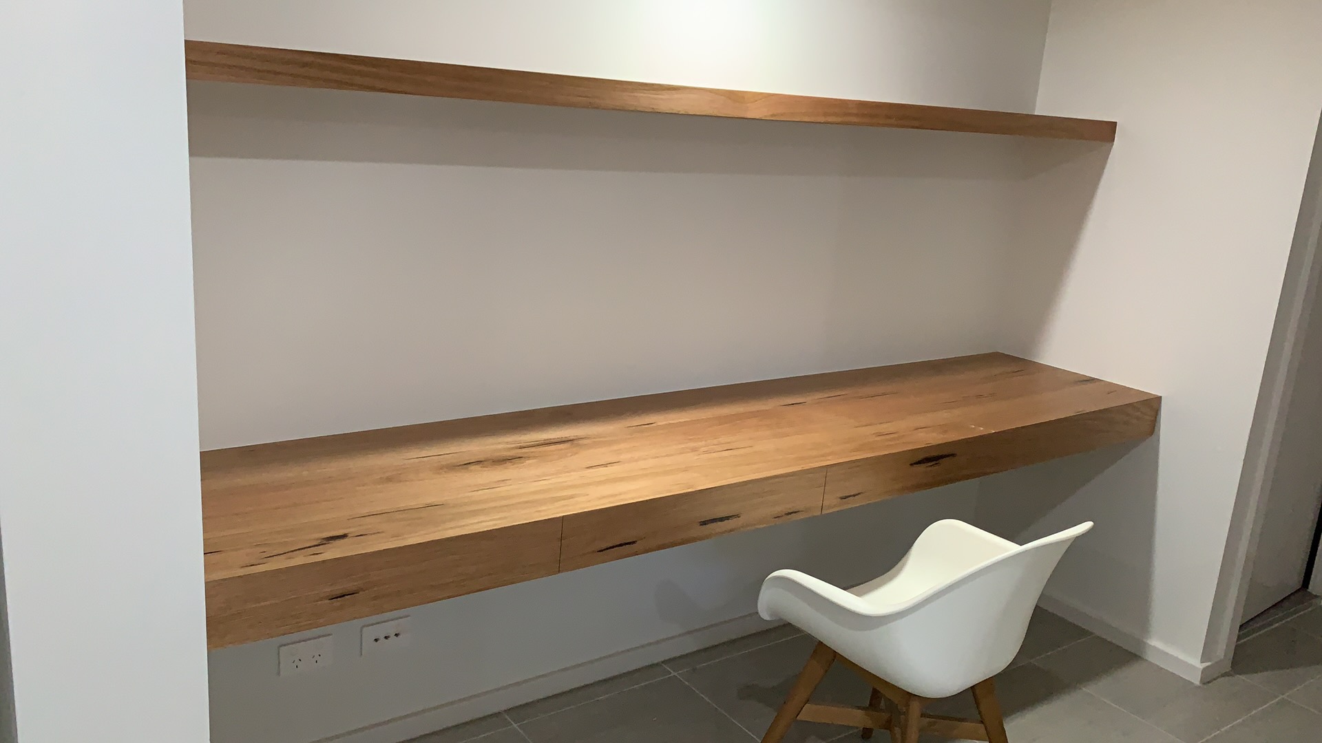 ausfurniture on X