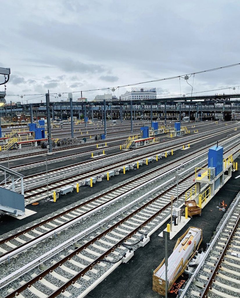 Tracks 🛤️ on tracks 🛤️ on tracks 🛤️ at the Mid-Day Storage Yard!
📷: <a href="/eastsideaccess/">East Side Access</a> 
#EastSideAccess #LIRR #LongIslandRailRoad