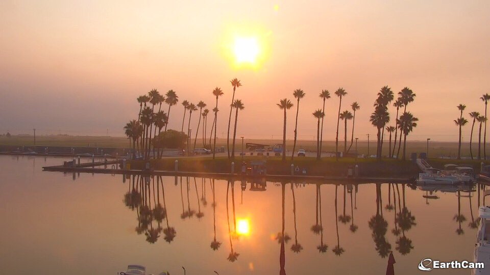 With the Winds coming from the North it has brought smoke from the #DixieFire in the #SacramentoValley and  #BayArea. This is an earlier shot from #DiscoveryBay on  #EarthCam #CAWx #CAWildfires #TheNewNormal #SmokeySkies
