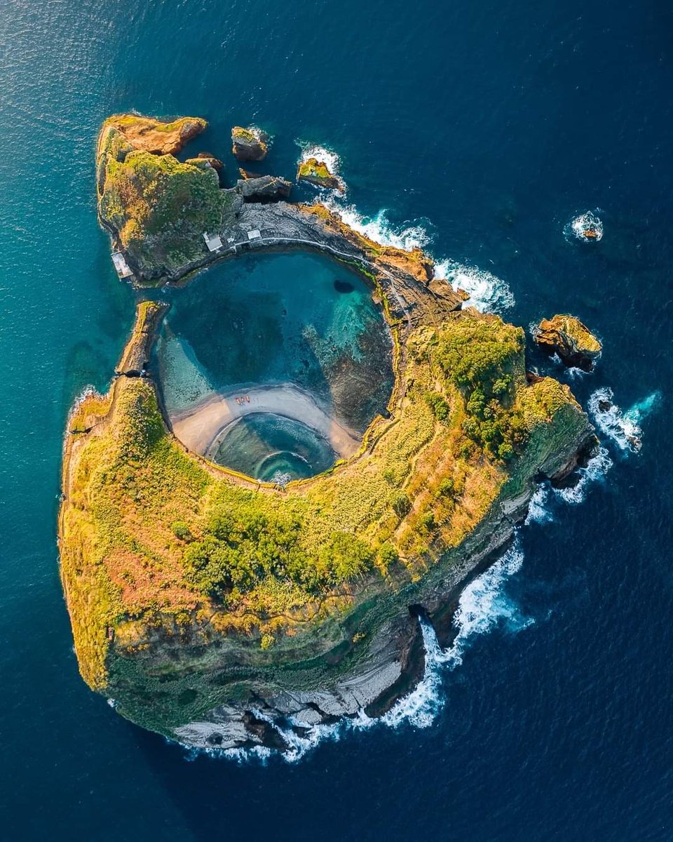 CivilengineerRc's tweet photo. Azores, Portugal 🇵🇹

#civilengineerrc
#civilengineering #thinksoflove #Brazil #Barcelona #Atalanta #Argentina #Barca #Bahrain #Texans #us #USA #Tokyo2020 #India https://t.co/Xz3X3sFIP8