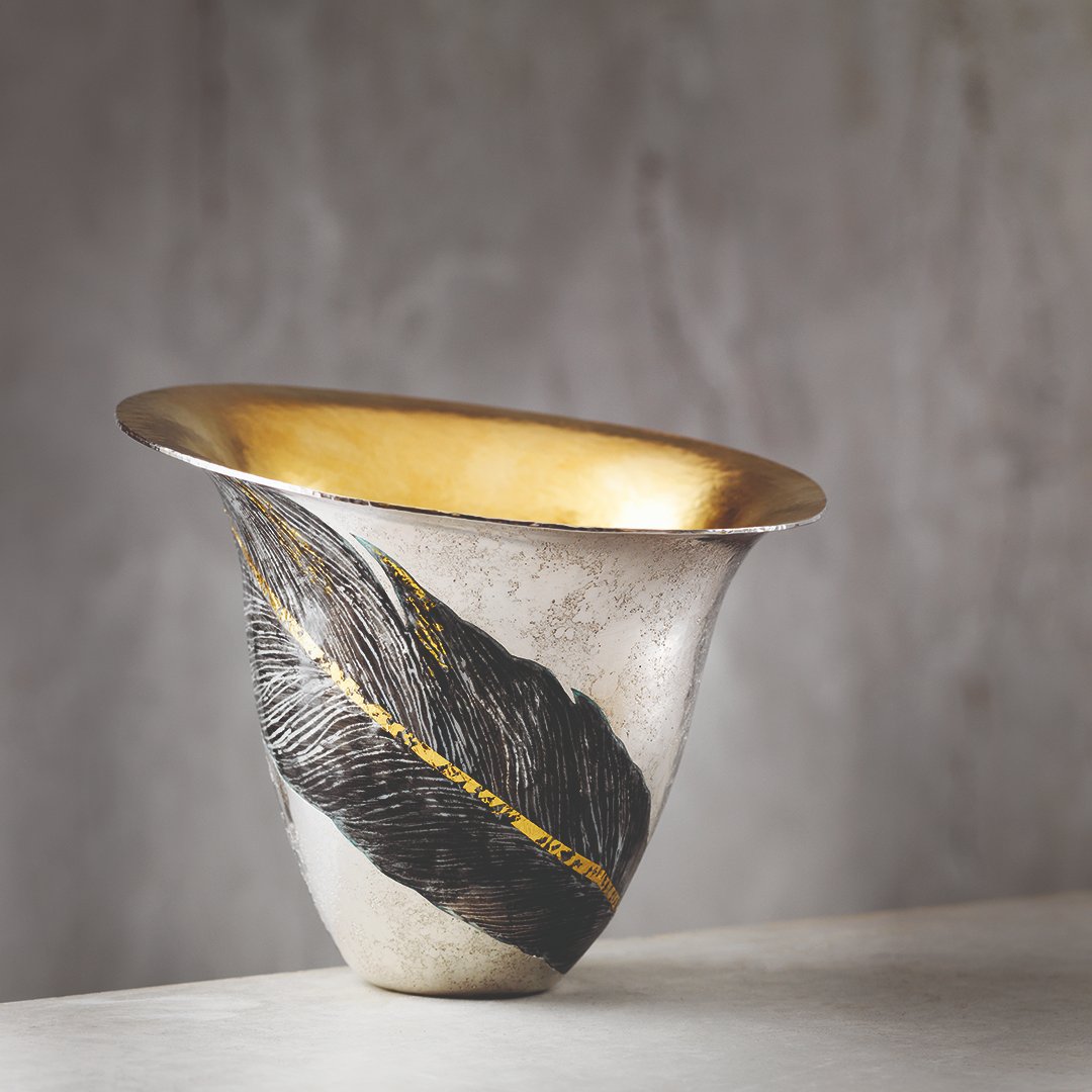 Ruthin_Crafts's tweet photo. Sheila McDonald
Feather Vase, 2018
Photograph by Shannon Tofts
Private Collection (Available to commission)

MASTERY. Women in Silver
24 July – 18 September 2021
Gallery 1 &amp; 2
https://t.co/DsAuTlS80S 
#Craft #Silversmith https://t.co/YrUMxlk8h9