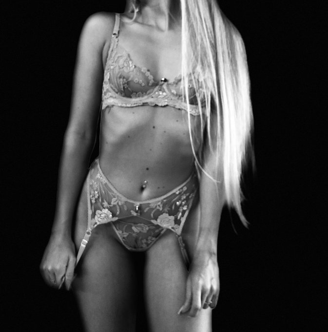 How do you like my own photoshooting? 😍😈 I feel very sexy 😈 you know where you can see more 😇😻😭 #onlyfans<a href="/tag/lingerie"class="tags"><span>#lingerie</span></a><a href="/tag/beautiful"class="tags"><span>#beautiful</span></a><a href="/tag/girl"class="tags"><span>#girl</span></a><a href="/tag/body"class="tags"><span>#body</span></a><a href="/tag/blackandwhite"class="tags"><span>#blackandwhite</span></a>