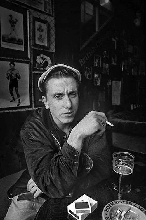 ddoniolvalcroze's tweet photo. Tim Roth photographed in South London, 1986, by Derek Ridgers. https://t.co/bPoaOw9HZZ