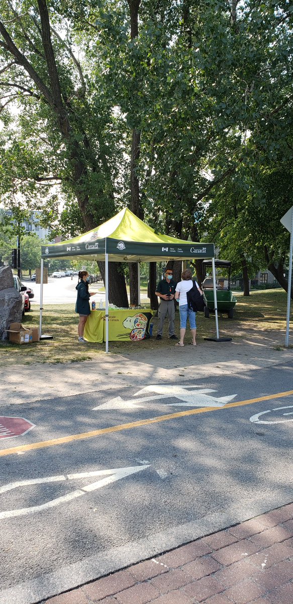 Savez-vous comment bien ajuster votre casque selon la méthode 2V2? Portez-vous une bande réfléchissante la nuit à vélo? 
Passez nous voir! Nous sommes au @canaldelachine  jusqu'à 15h30 aujourd'hui et dimanche.
#CodeTrauma #PenseAvecTonCasque #Sécuritéroutière #ThinkWithYourHelmet