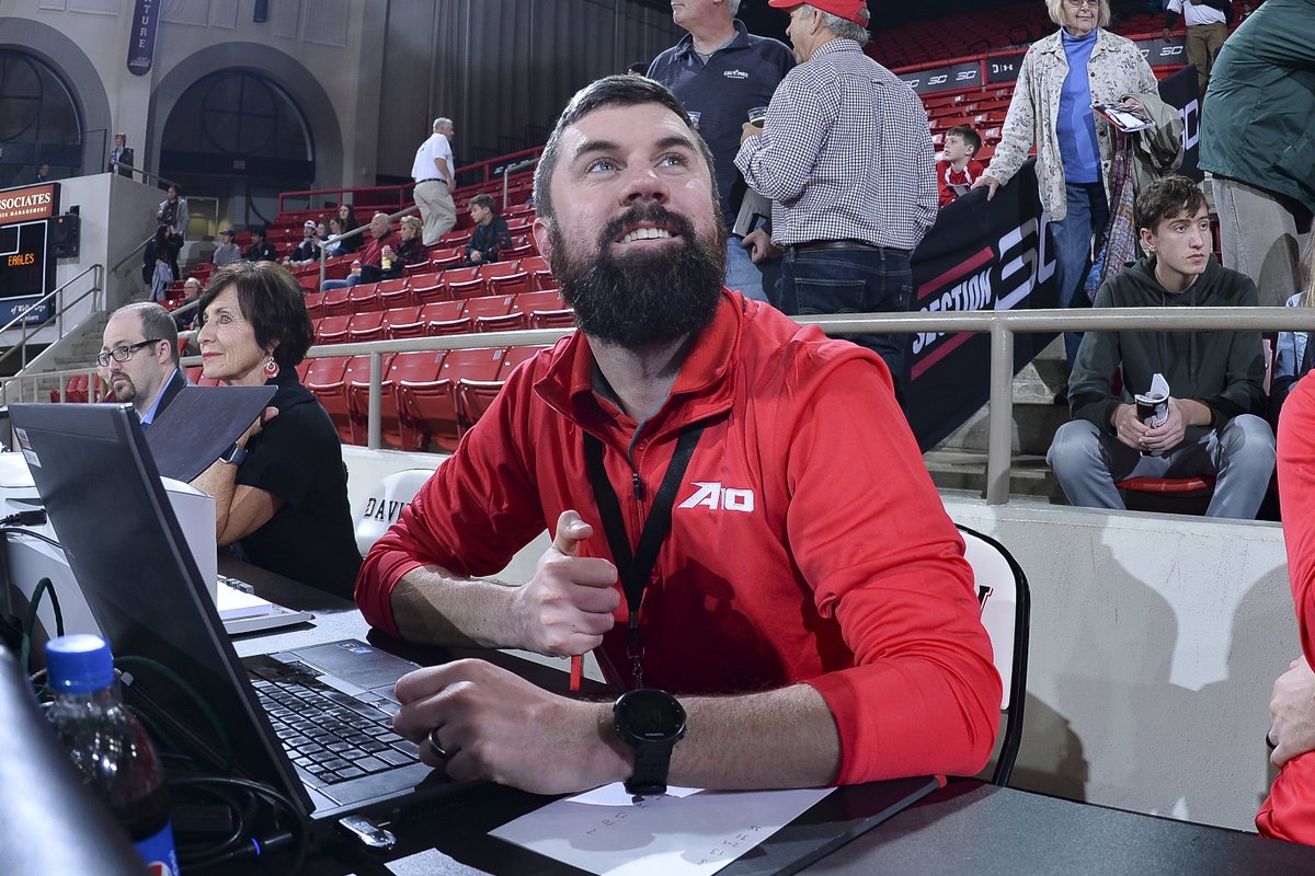 JP_Stylebook's tweet photo. #TwitterlessJake won't see it, but I gotta put in a word for my guy Jake Brewer, whose final official day is today.
First knew him when I was a reporter; then Jake was huge for me as I made the transition to SID. And he's been a good neighbor for me the last few months! https://t.co/XvW9mJGyde