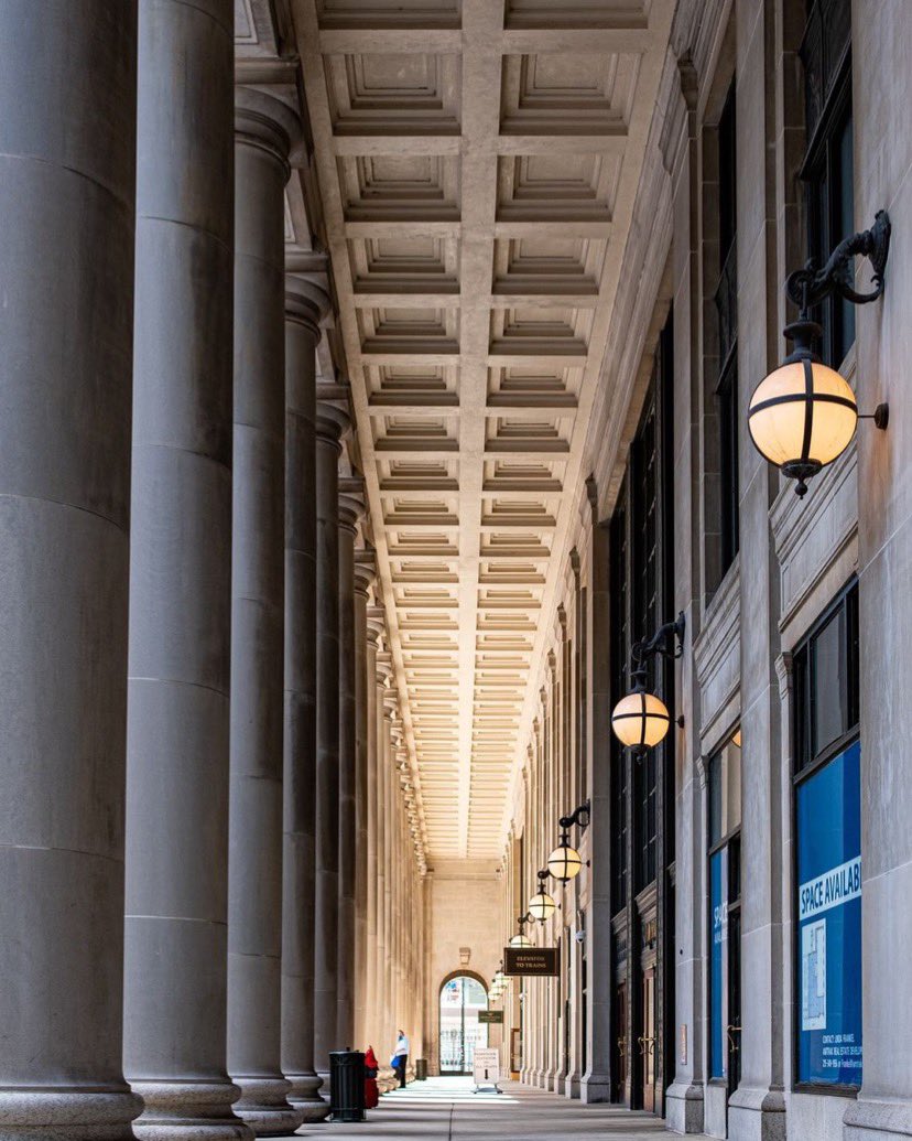 ChiUnionStation's tweet photo. Beautiful photo ✨
Repost from @anywhich_way
•
The corridor of @chiunionstation .
📷: Fujifilm X-H1
👓: XF 23mm f2
:
:
:
:
#anywhichway #fujifilm #streetphotographer #shotsofchicago #mychicagopix #classicnationofficial #chicagostreetphotography https://t.co/NBZGN28FeF