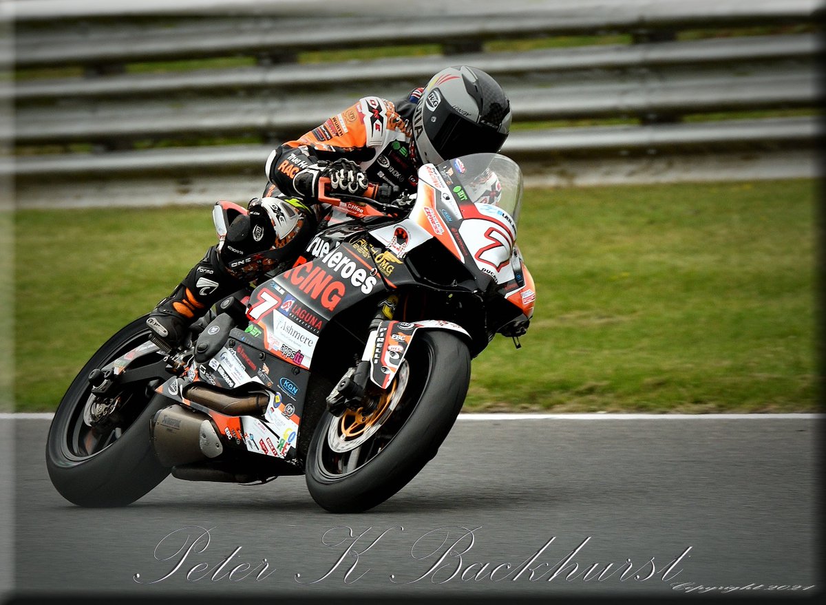 backhurst52's tweet photo. @heroesracing we have #Mikelong competing in the ducati trioptions series and #Davesellers racing in the superstock series https://t.co/efEXC7TrKp