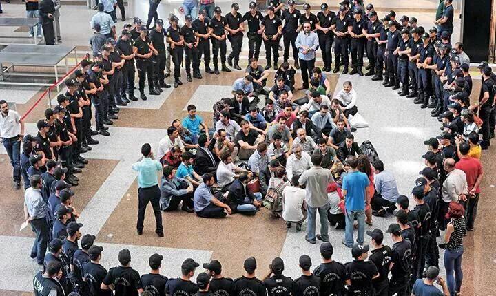 brgndhyklstk's tweet photo. Âh almayın. Allah öyle bir yerden çıkarır ki kaldıramazsınız..

Yusufsuz Geçen2Yıl https://t.co/8NxVyOcdI2