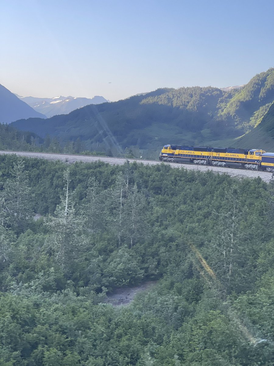 #alaskarailroad from #seward to #anchorage. Absolutely stunning. Icebergs, ice rivers, #trailglacier. All pics taken from the train! #alaska #momtrades #frontier #TradingView